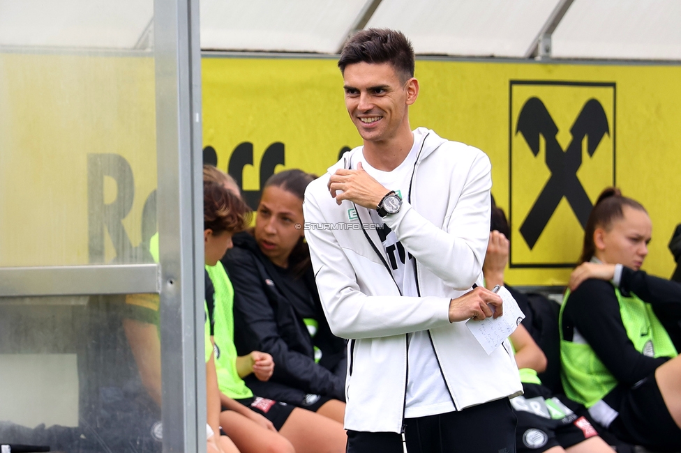 Sturm Damen - Neulengbach
OEFB Frauen Bundesliga, 7. Runde, SK Sturm Graz Damen - USV Neulengbach, Trainingszentrum Messendorf, 27.09.2025. 

Foto zeigt Tode Djakovic (Cheftrainer Sturm Damen)

