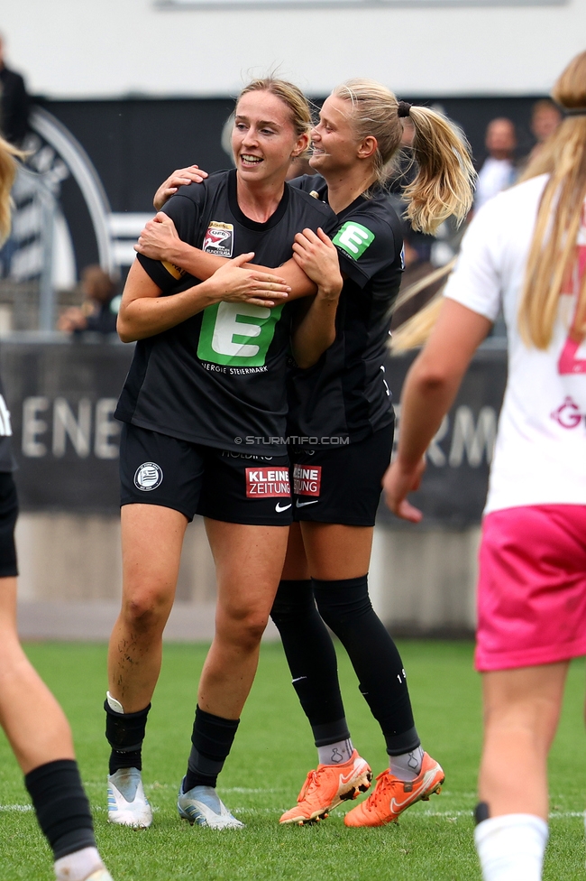 Sturm Damen - Neulengbach
OEFB Frauen Bundesliga, 7. Runde, SK Sturm Graz Damen - USV Neulengbach, Trainingszentrum Messendorf, 27.09.2025. 

Foto zeigt Elisabeth Brandl (Sturm Damen)und Sandra Jakobsen (Sturm Damen)
