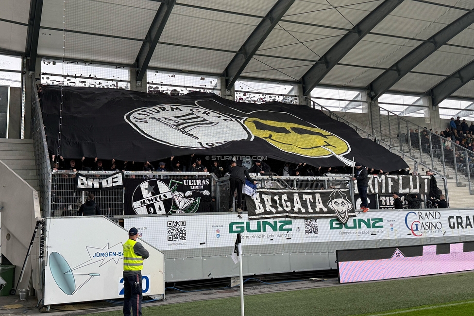 Altach - Sturm Graz
Oesterreichische Fussball Bundesliga, 9. Runde, SC Rheindorf Altach - SK Sturm Graz, Stadion Schnabelholz Altach, 05.10.2025. 

Foto zeigt Fans von Sturm mit einer Choreografie
