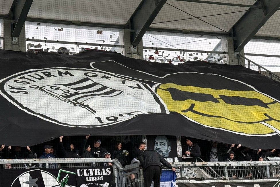 Altach - Sturm Graz
Oesterreichische Fussball Bundesliga, 9. Runde, SC Rheindorf Altach - SK Sturm Graz, Stadion Schnabelholz Altach, 05.10.2025. 

Foto zeigt Fans von Sturm mit einer Choreografie
