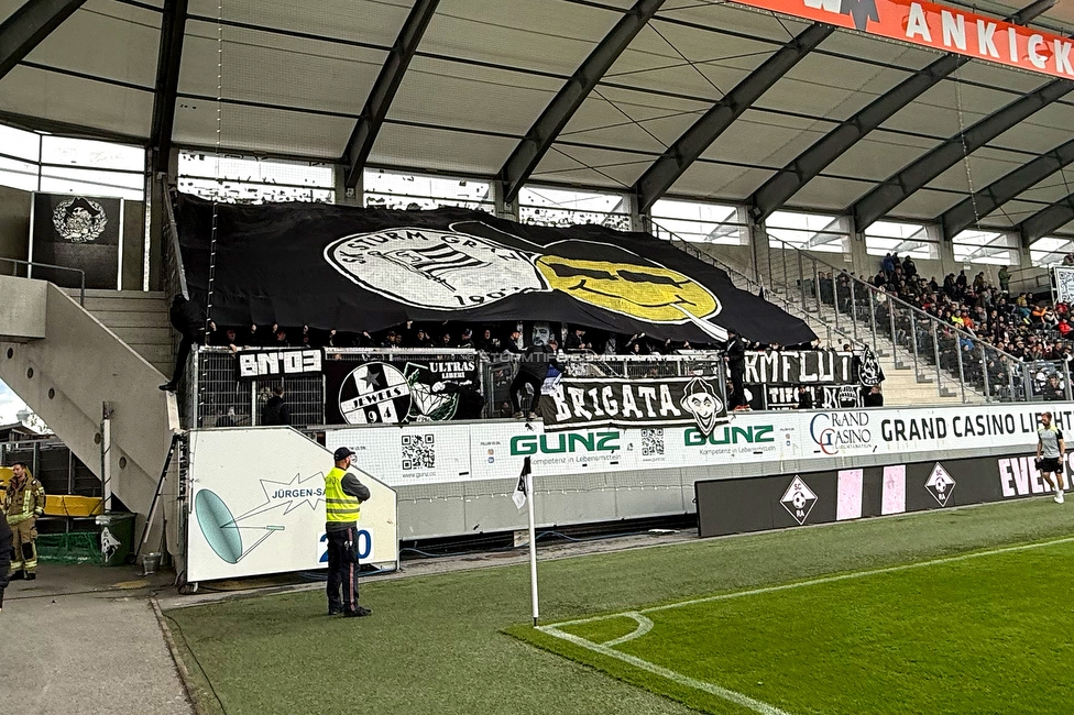 Altach - Sturm Graz
Oesterreichische Fussball Bundesliga, 9. Runde, SC Rheindorf Altach - SK Sturm Graz, Stadion Schnabelholz Altach, 05.10.2025. 

Foto zeigt Fans von Sturm mit einer Choreografie
