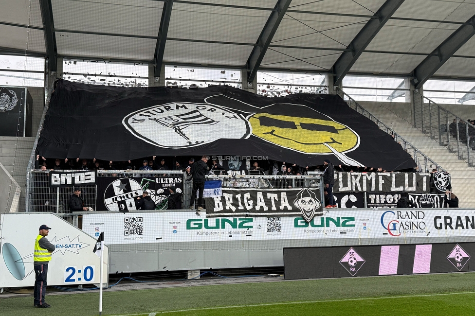 Altach - Sturm Graz
Oesterreichische Fussball Bundesliga, 9. Runde, SC Rheindorf Altach - SK Sturm Graz, Stadion Schnabelholz Altach, 05.10.2025. 

Foto zeigt Fans von Sturm mit einer Choreografie
