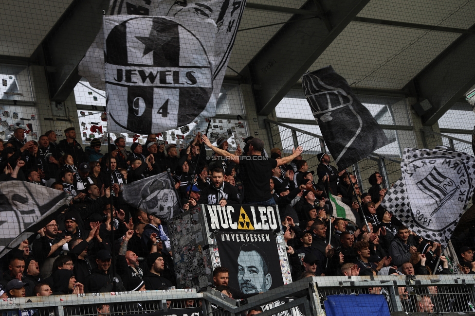 Altach - Sturm Graz
Oesterreichische Fussball Bundesliga, 9. Runde, SC Rheindorf Altach - SK Sturm Graz, Stadion Schnabelholz Altach, 05.10.2025. 

Foto zeigt Fans von Sturm
