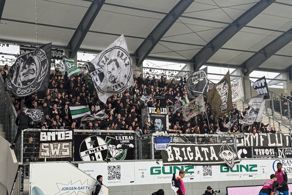Altach - Sturm Graz
Oesterreichische Fussball Bundesliga, 9. Runde, SC Rheindorf Altach - SK Sturm Graz, Stadion Schnabelholz Altach, 05.10.2025. 

Foto zeigt Fans von Sturm

