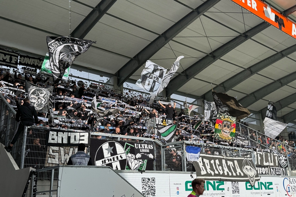 Altach - Sturm Graz
Oesterreichische Fussball Bundesliga, 9. Runde, SC Rheindorf Altach - SK Sturm Graz, Stadion Schnabelholz Altach, 05.10.2025. 

Foto zeigt Fans von Sturm
