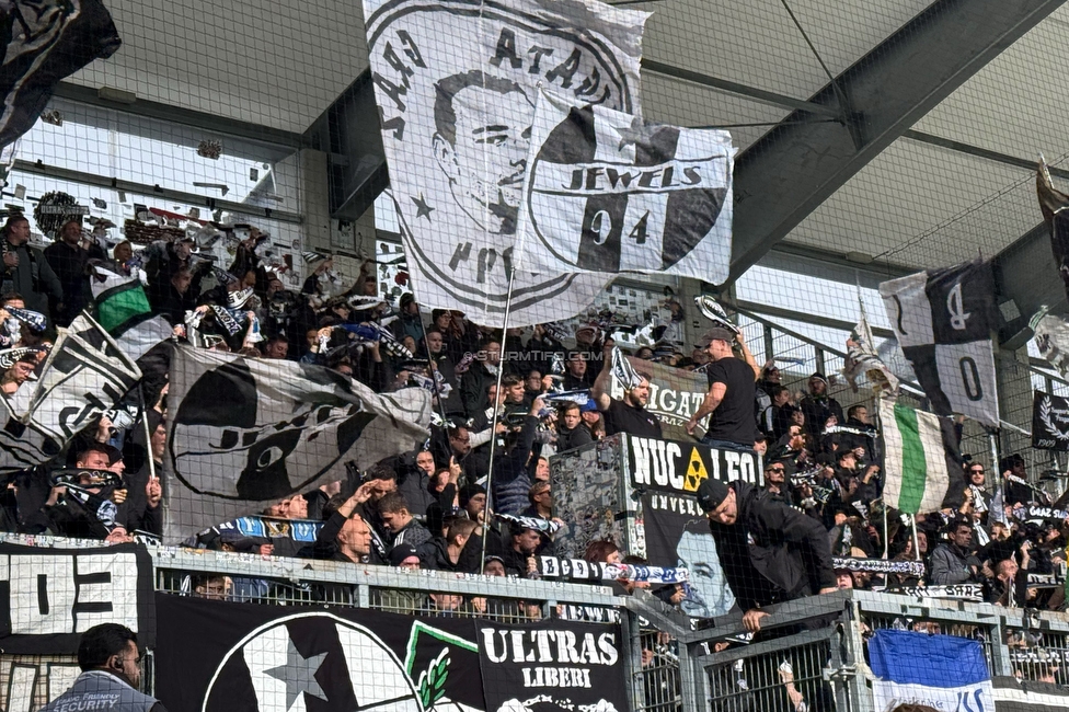 Altach - Sturm Graz
Oesterreichische Fussball Bundesliga, 9. Runde, SC Rheindorf Altach - SK Sturm Graz, Stadion Schnabelholz Altach, 05.10.2025. 

Foto zeigt Fans von Sturm
