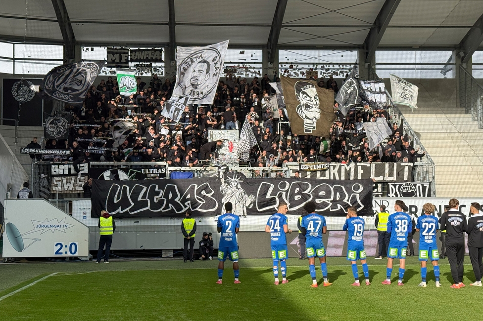 Altach - Sturm Graz
Oesterreichische Fussball Bundesliga, 9. Runde, SC Rheindorf Altach - SK Sturm Graz, Stadion Schnabelholz Altach, 05.10.2025. 

Foto zeigt Fans von Sturm und die Mannschaft von Sturm
