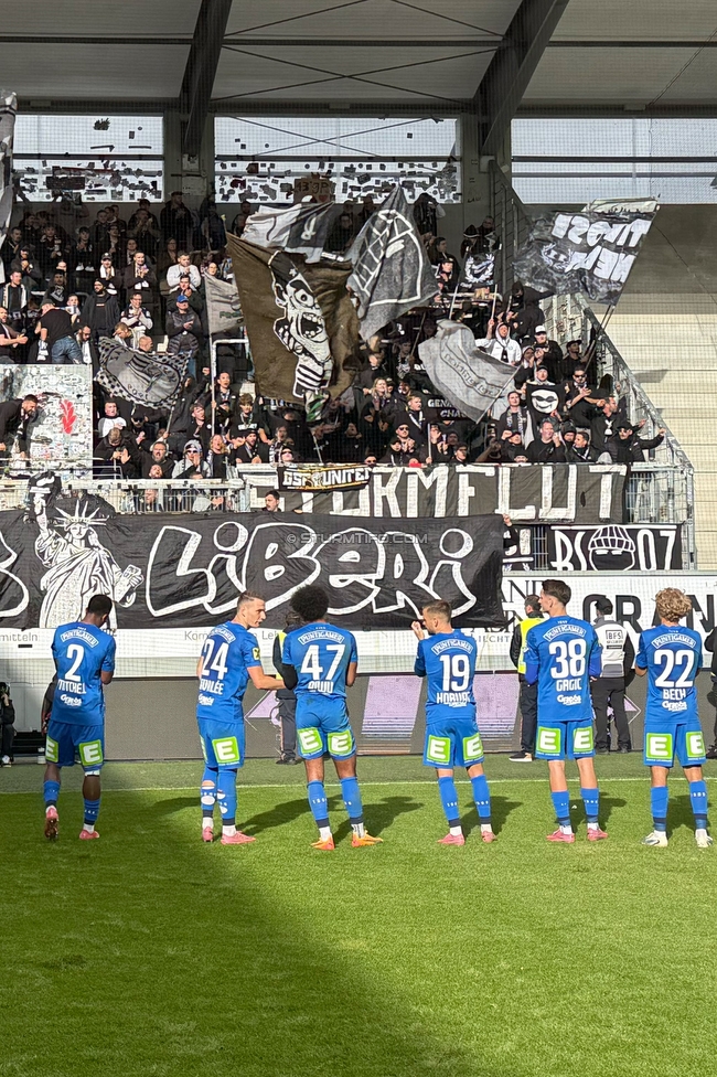 Altach - Sturm Graz
Oesterreichische Fussball Bundesliga, 9. Runde, SC Rheindorf Altach - SK Sturm Graz, Stadion Schnabelholz Altach, 05.10.2025. 

Foto zeigt Fans von Sturm und die Mannschaft von Sturm
