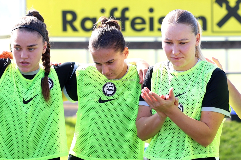 Sturm Damen - Altach
OEFB Frauen Bundesliga, 9. Runde, SK Sturm Graz Damen - SCR Altach, Trainingszentrum Messendorf, 12.10.2025. 

Foto zeigt Mia Gavric (Sturm Damen), Lenka Mazuchova (Sturm Damen) und Anna Wirnsberger (Sturm Damen)
