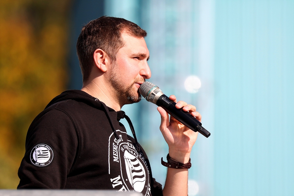 Sturm Damen - Altach
OEFB Frauen Bundesliga, 9. Runde, SK Sturm Graz Damen - SCR Altach, Trainingszentrum Messendorf, 12.10.2025. 

Foto zeigt den Stadionsprecher
