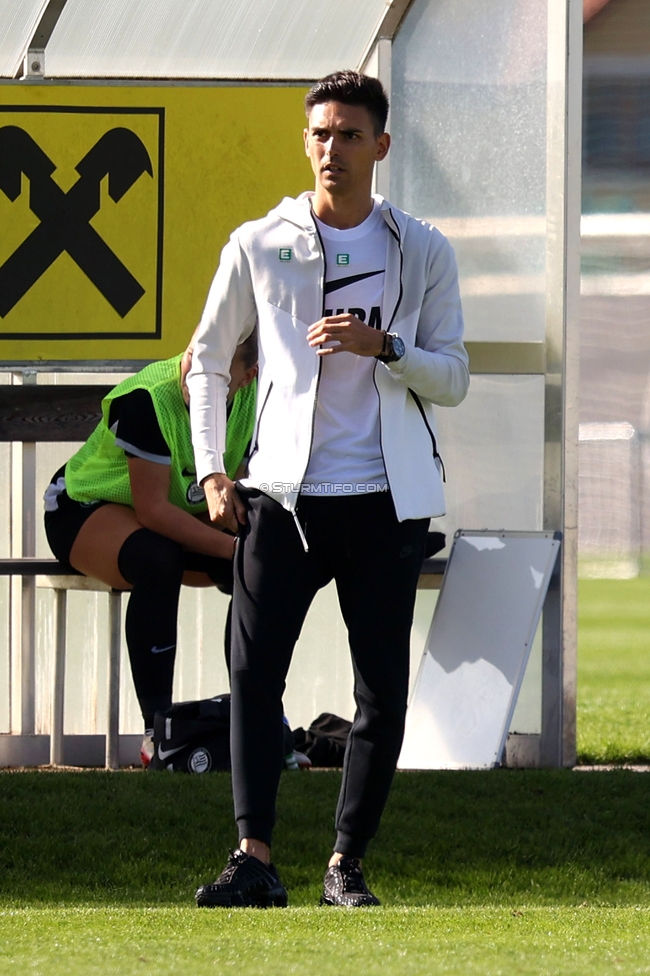 Sturm Damen - Altach
OEFB Frauen Bundesliga, 9. Runde, SK Sturm Graz Damen - SCR Altach, Trainingszentrum Messendorf, 12.10.2025. 

Foto zeigt Tode Djakovic (Cheftrainer Sturm Damen)
