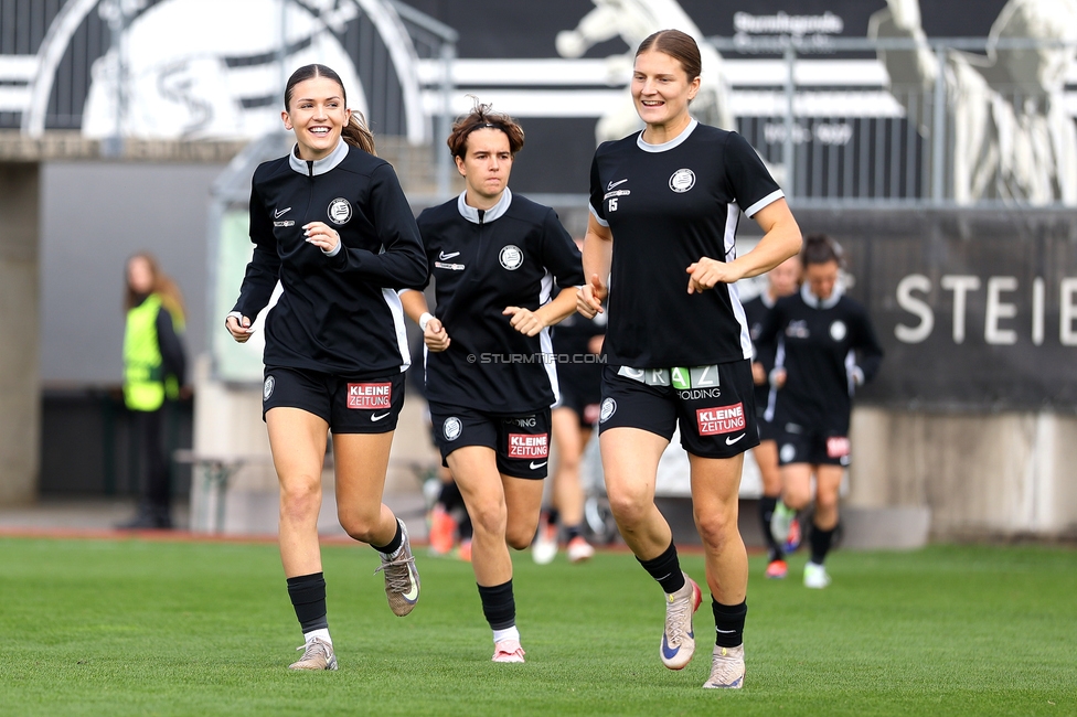 Sturm Damen - LASK
OEFB Frauen Bundesliga, 10. Runde, SK Sturm Graz Damen - LASK, Trainingszentrum Messendorf, 18.10.2025. 

Foto zeigt Marie Spiess (Sturm Damen) und Sophie Maierhofer (Sturm Damen)
