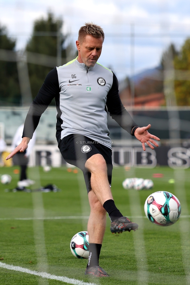 Sturm Damen - LASK
OEFB Frauen Bundesliga, 10. Runde, SK Sturm Graz Damen - LASK, Trainingszentrum Messendorf, 18.10.2025. 

Foto zeigt Daniel Gutschi (Torwart-Trainer Sturm Damen)

