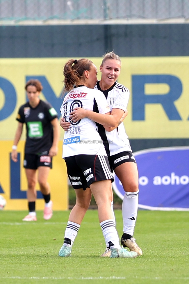 Sturm Damen - LASK
OEFB Frauen Bundesliga, 10. Runde, SK Sturm Graz Damen - LASK, Trainingszentrum Messendorf, 18.10.2025. 

Foto zeigt Spielerinnen vom LASK beim Torjubel
