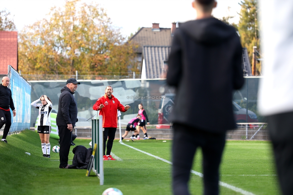 Sturm Damen - LASK
OEFB Frauen Bundesliga, 10. Runde, SK Sturm Graz Damen - LASK, Trainingszentrum Messendorf, 18.10.2025. 

Foto zeigt Tode Djakovic (Cheftrainer Sturm Damen)
