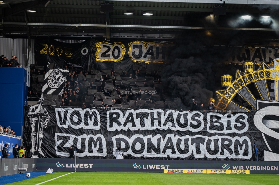 BW Linz - Sturm Graz
Oesterreichische Fussball Bundesliga, 10 Runde, FC Blau-Weiss Linz - SK Sturm Graz, Donauparkstadion Linz, 19.10.2025. 

Foto zeigt Fans von Sturm mit einer Choreografie
