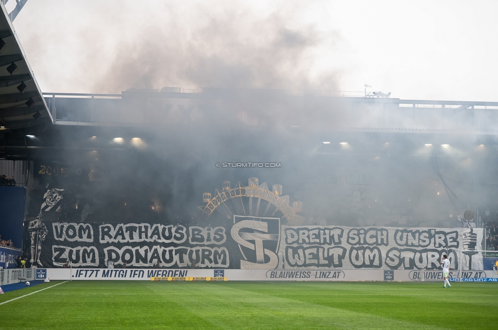 BW Linz - Sturm Graz
Oesterreichische Fussball Bundesliga, 10 Runde, FC Blau-Weiss Linz - SK Sturm Graz, Donauparkstadion Linz, 19.10.2025. 

Foto zeigt Fans von Sturm mit einer Choreografie
