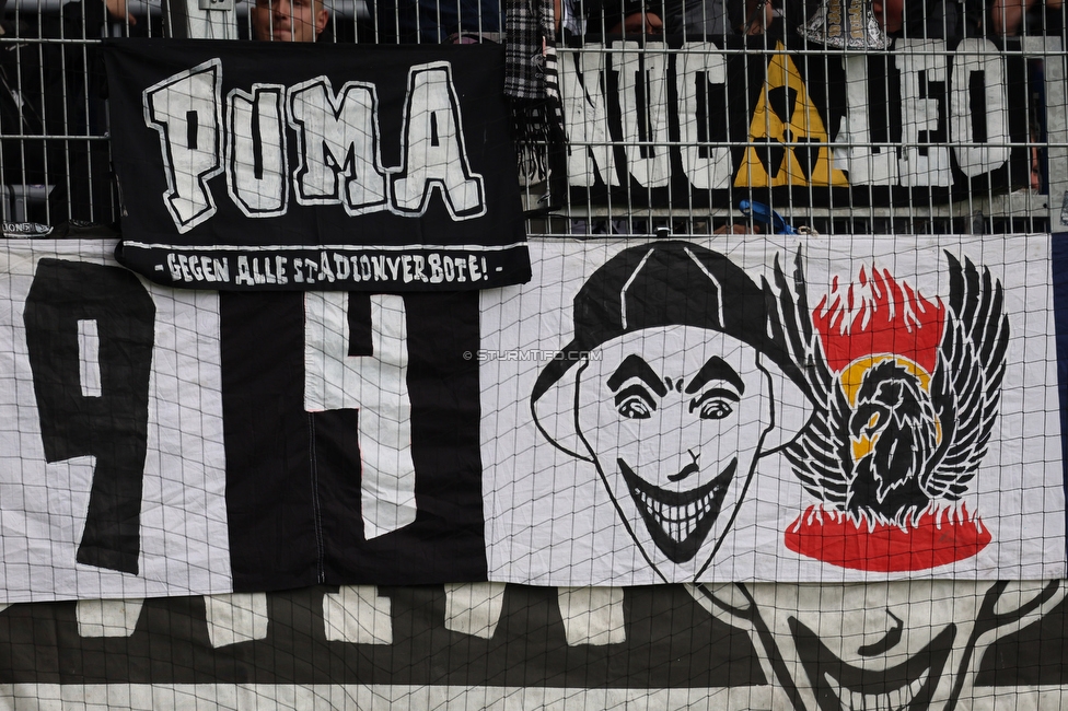 BW Linz - Sturm Graz
Oesterreichische Fussball Bundesliga, 10 Runde, FC Blau-Weiss Linz - SK Sturm Graz, Donauparkstadion Linz, 19.10.2025. 

Foto zeigt Fans von Sturm
Schlüsselwörter: brigata