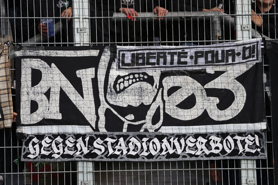 BW Linz - Sturm Graz
Oesterreichische Fussball Bundesliga, 10 Runde, FC Blau-Weiss Linz - SK Sturm Graz, Donauparkstadion Linz, 19.10.2025. 

Foto zeigt Fans von Sturm
Schlüsselwörter: bastion