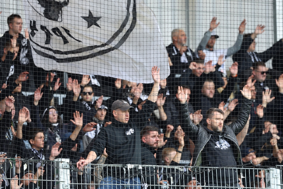 BW Linz - Sturm Graz
Oesterreichische Fussball Bundesliga, 10 Runde, FC Blau-Weiss Linz - SK Sturm Graz, Donauparkstadion Linz, 19.10.2025. 

Foto zeigt Fans von Sturm
Schlüsselwörter: brigata