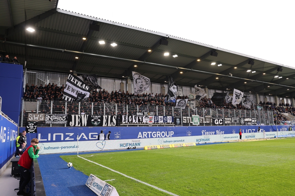 BW Linz - Sturm Graz
Oesterreichische Fussball Bundesliga, 10 Runde, FC Blau-Weiss Linz - SK Sturm Graz, Donauparkstadion Linz, 19.10.2025. 

Foto zeigt Fans von Sturm
