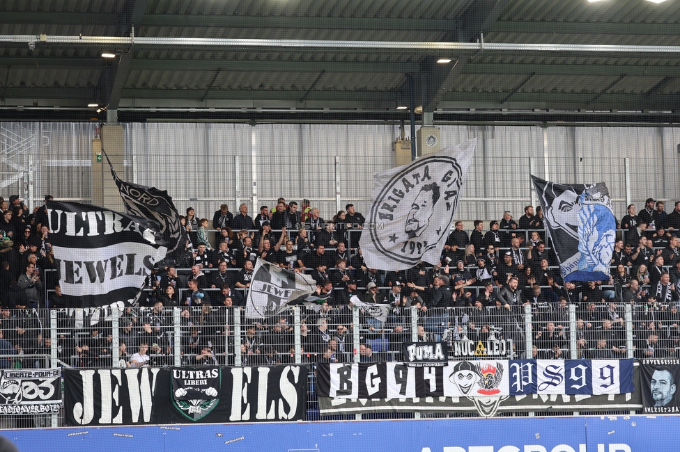 BW Linz - Sturm Graz
Oesterreichische Fussball Bundesliga, 10 Runde, FC Blau-Weiss Linz - SK Sturm Graz, Donauparkstadion Linz, 19.10.2025. 

Foto zeigt Fans von Sturm

