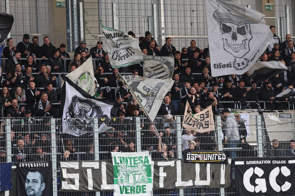 BW Linz - Sturm Graz
Oesterreichische Fussball Bundesliga, 10 Runde, FC Blau-Weiss Linz - SK Sturm Graz, Donauparkstadion Linz, 19.10.2025. 

Foto zeigt Fans von Sturm

