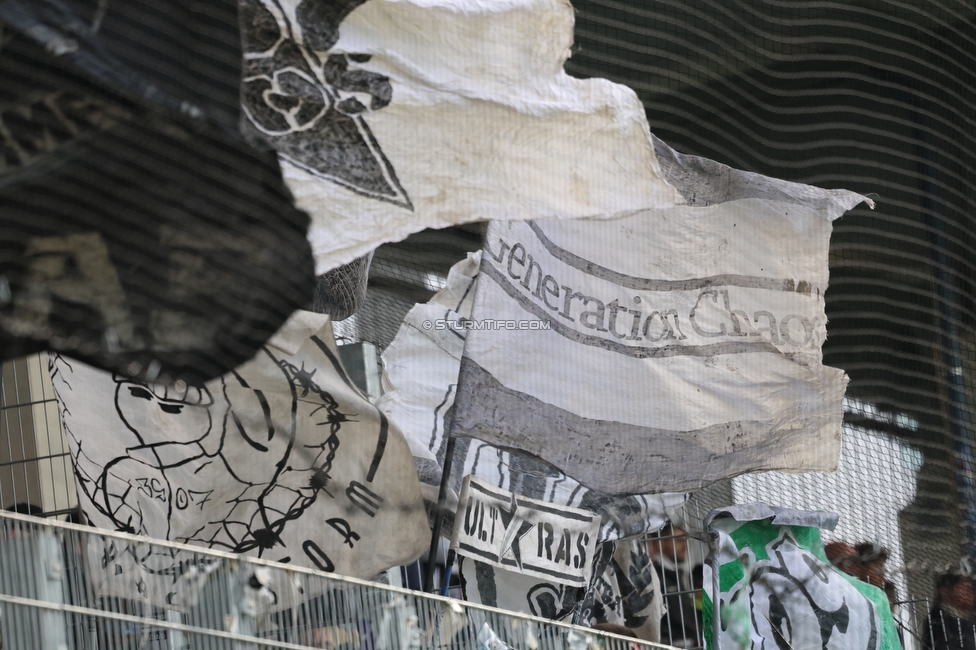 BW Linz - Sturm Graz
Oesterreichische Fussball Bundesliga, 10 Runde, FC Blau-Weiss Linz - SK Sturm Graz, Donauparkstadion Linz, 19.10.2025. 

Foto zeigt Fans von Sturm
Schlüsselwörter: generationchaos