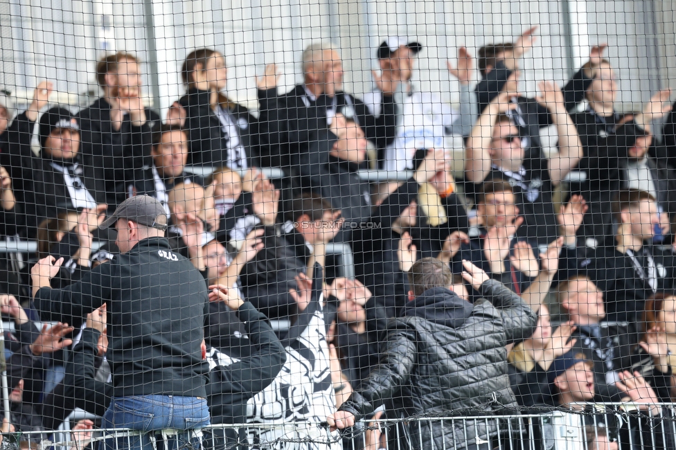 BW Linz - Sturm Graz
Oesterreichische Fussball Bundesliga, 10 Runde, FC Blau-Weiss Linz - SK Sturm Graz, Donauparkstadion Linz, 19.10.2025. 

Foto zeigt Fans von Sturm
Schlüsselwörter: vorsaenger