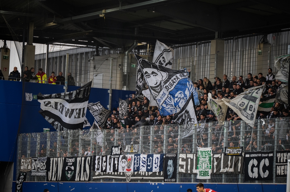 BW Linz - Sturm Graz
Oesterreichische Fussball Bundesliga, 10 Runde, FC Blau-Weiss Linz - SK Sturm Graz, Donauparkstadion Linz, 19.10.2025. 

Foto zeigt Fans von Sturm
