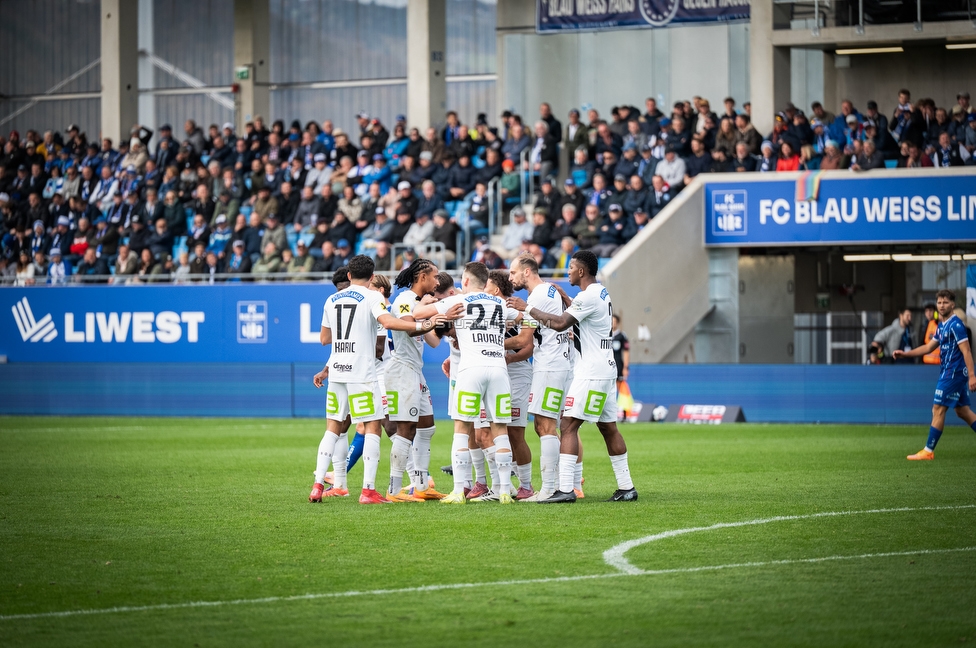 BW Linz - Sturm Graz
Oesterreichische Fussball Bundesliga, 10 Runde, FC Blau-Weiss Linz - SK Sturm Graz, Donauparkstadion Linz, 19.10.2025. 

Foto zeigt die Mannschaft von Sturm
