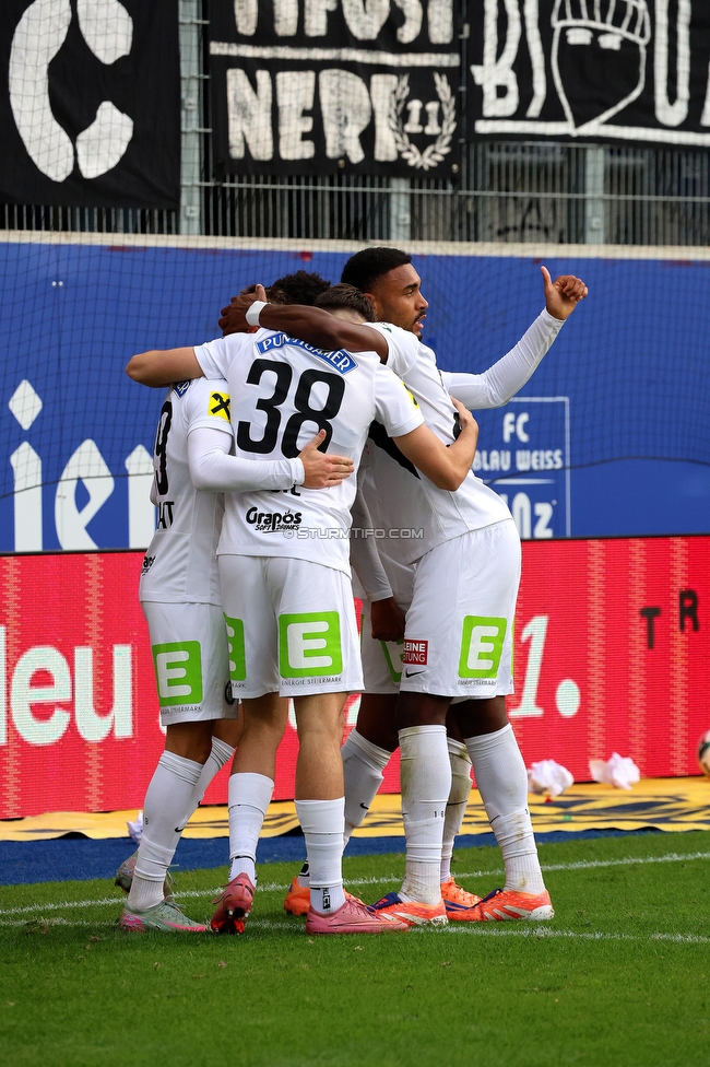 BW Linz - Sturm Graz
Oesterreichische Fussball Bundesliga, 10 Runde, FC Blau-Weiss Linz - SK Sturm Graz, Donauparkstadion Linz, 19.10.2025. 

Foto zeigt Leon Grgic (Sturm)
Schlüsselwörter: torjubel