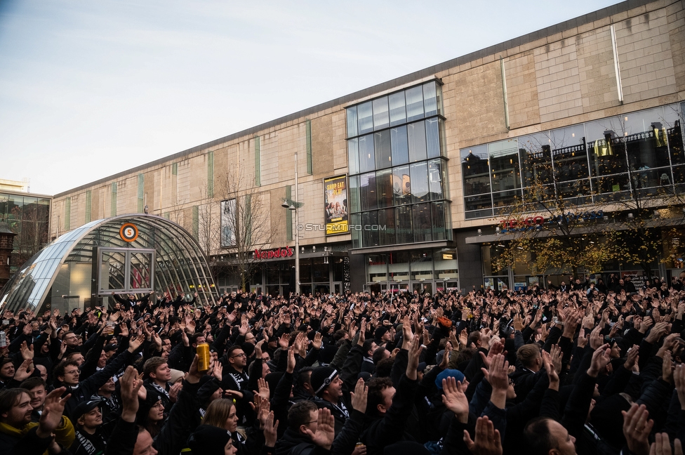 Celtic Glasgow - Sturm Graz
UEFA Europa League Gruppenphase 3. Spieltag, Celtic Glasgow - SK Sturm Graz, Celtic Park Glasgow, 23.10.2025. 

Foto zeigt Fans von Sturm beim Corteo
