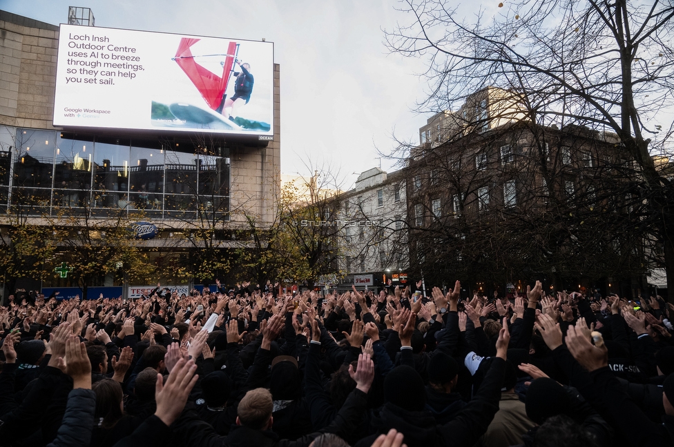 Celtic Glasgow - Sturm Graz
UEFA Europa League Gruppenphase 3. Spieltag, Celtic Glasgow - SK Sturm Graz, Celtic Park Glasgow, 23.10.2025. 

Foto zeigt Fans von Sturm beim Corteo
