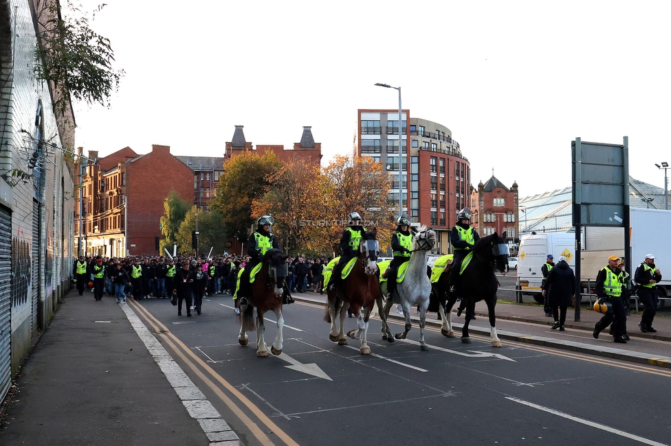 Celtic Glasgow - Sturm Graz
UEFA Europa League Gruppenphase 3. Spieltag, Celtic Glasgow - SK Sturm Graz, Celtic Park Glasgow, 23.10.2025. 

Foto zeigt Fans von Sturm beim Corteo
