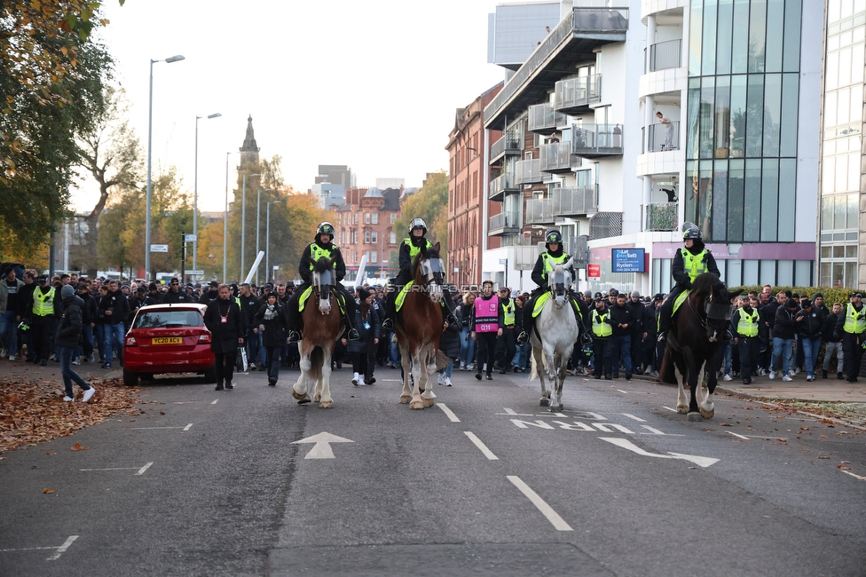 Celtic Glasgow - Sturm Graz
UEFA Europa League Gruppenphase 3. Spieltag, Celtic Glasgow - SK Sturm Graz, Celtic Park Glasgow, 23.10.2025. 

Foto zeigt Fans von Sturm beim Corteo
