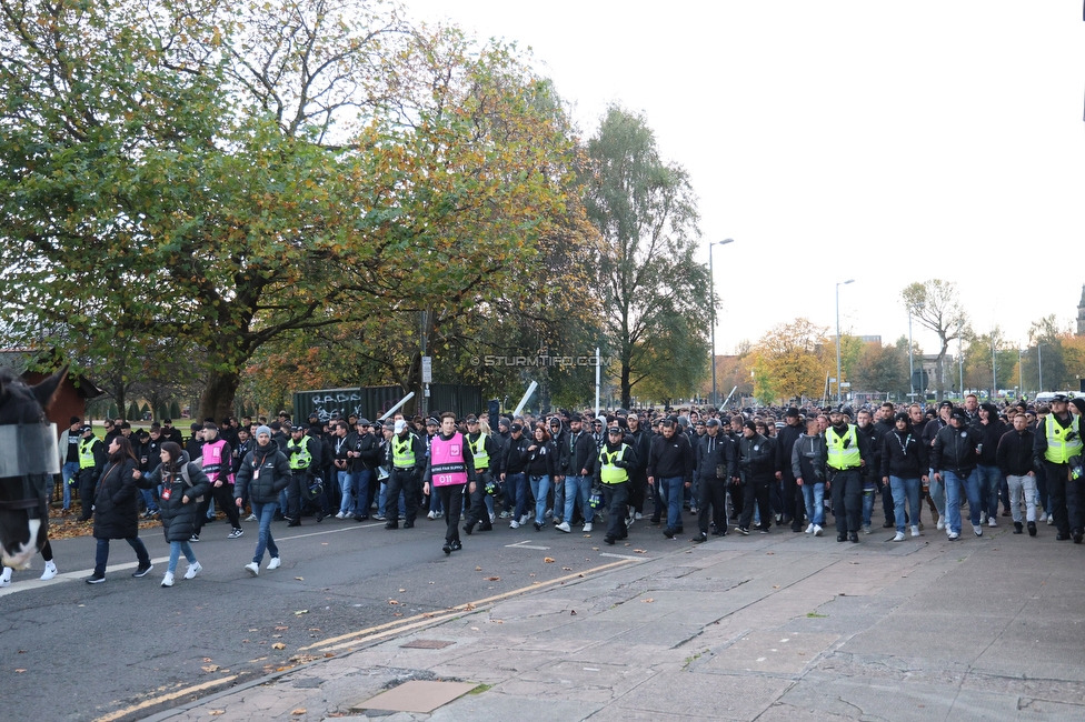 Celtic Glasgow - Sturm Graz
UEFA Europa League Gruppenphase 3. Spieltag, Celtic Glasgow - SK Sturm Graz, Celtic Park Glasgow, 23.10.2025. 

Foto zeigt Fans von Sturm beim Corteo
