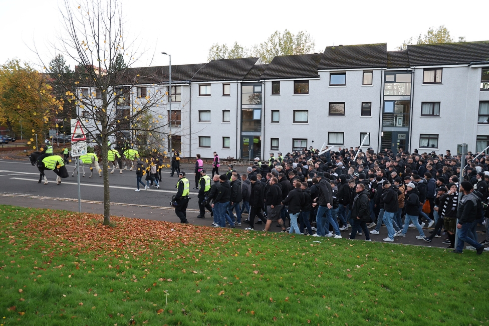 Celtic Glasgow - Sturm Graz
UEFA Europa League Gruppenphase 3. Spieltag, Celtic Glasgow - SK Sturm Graz, Celtic Park Glasgow, 23.10.2025. 

Foto zeigt Fans von Sturm beim Corteo
