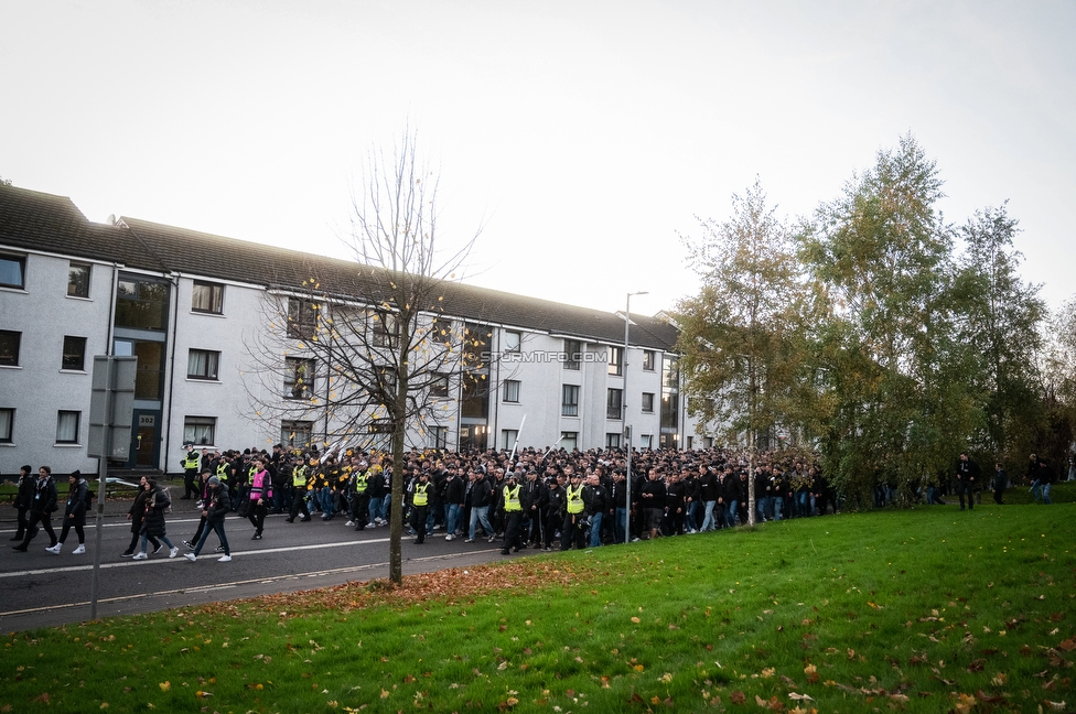 Celtic Glasgow - Sturm Graz
UEFA Europa League Gruppenphase 3. Spieltag, Celtic Glasgow - SK Sturm Graz, Celtic Park Glasgow, 23.10.2025. 

Foto zeigt Fans von Sturm beim Corteo
