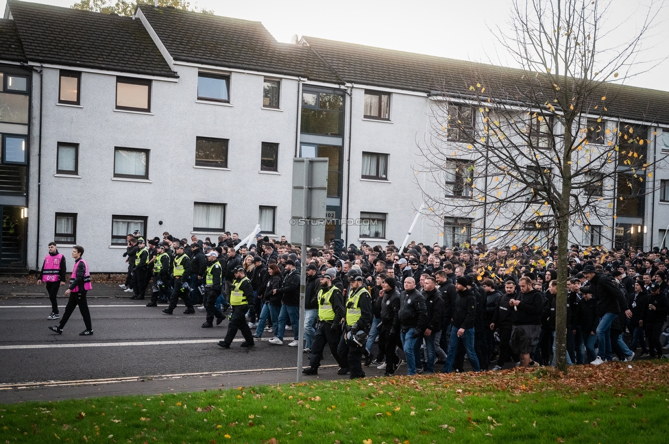Celtic Glasgow - Sturm Graz
UEFA Europa League Gruppenphase 3. Spieltag, Celtic Glasgow - SK Sturm Graz, Celtic Park Glasgow, 23.10.2025. 

Foto zeigt Fans von Sturm beim Corteo
