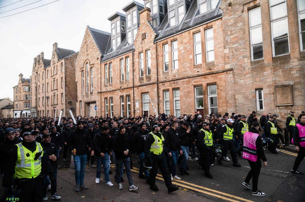Celtic Glasgow - Sturm Graz
UEFA Europa League Gruppenphase 3. Spieltag, Celtic Glasgow - SK Sturm Graz, Celtic Park Glasgow, 23.10.2025. 

Foto zeigt Fans von Sturm beim Corteo

