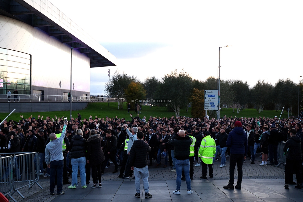 Celtic Glasgow - Sturm Graz
UEFA Europa League Gruppenphase 3. Spieltag, Celtic Glasgow - SK Sturm Graz, Celtic Park Glasgow, 23.10.2025. 

Foto zeigt Fans von Sturm beim Corteo
