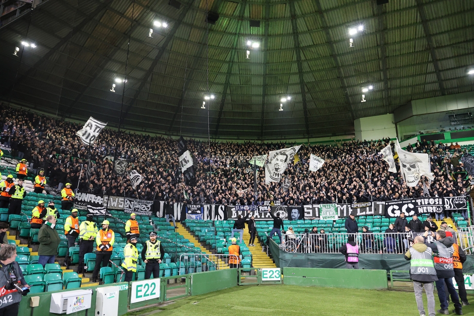 Celtic Glasgow - Sturm Graz
UEFA Europa League Gruppenphase 3. Spieltag, Celtic Glasgow - SK Sturm Graz, Celtic Park Glasgow, 23.10.2025. 

Foto zeigt Fans von Sturm
