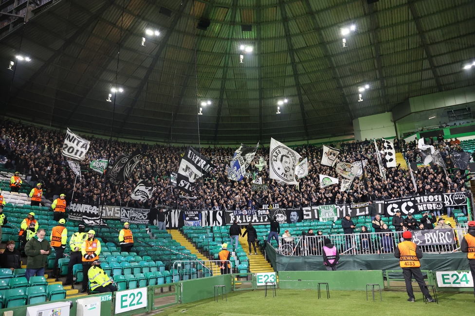 Celtic Glasgow - Sturm Graz
UEFA Europa League Gruppenphase 3. Spieltag, Celtic Glasgow - SK Sturm Graz, Celtic Park Glasgow, 23.10.2025. 

Foto zeigt Fans von Sturm
