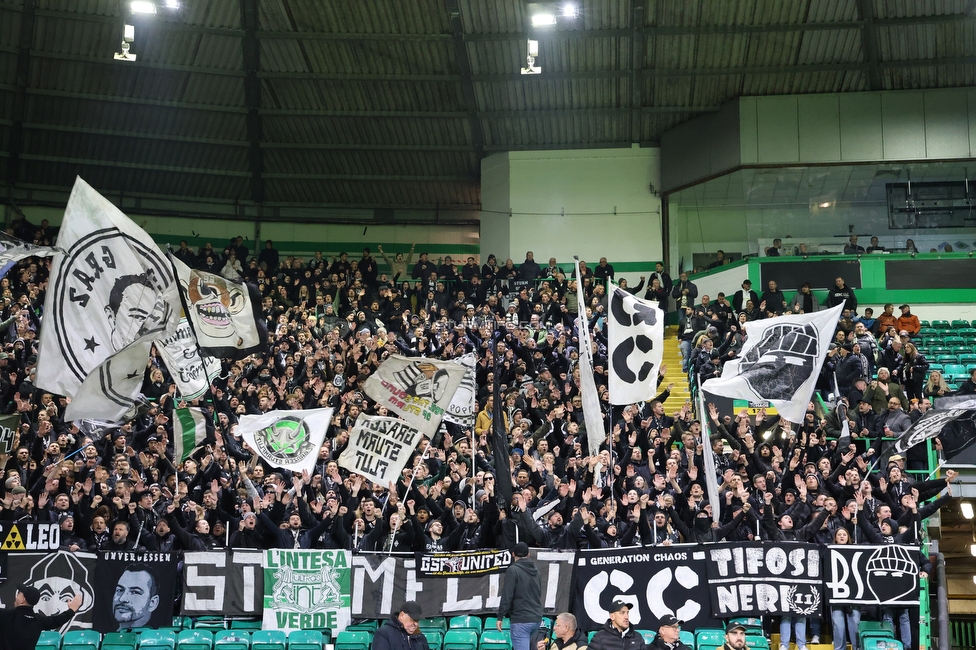 Celtic Glasgow - Sturm Graz
UEFA Europa League Gruppenphase 3. Spieltag, Celtic Glasgow - SK Sturm Graz, Celtic Park Glasgow, 23.10.2025. 

Foto zeigt Fans von Sturm
