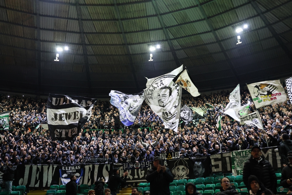 Celtic Glasgow - Sturm Graz
UEFA Europa League Gruppenphase 3. Spieltag, Celtic Glasgow - SK Sturm Graz, Celtic Park Glasgow, 23.10.2025. 

Foto zeigt Fans von Sturm
