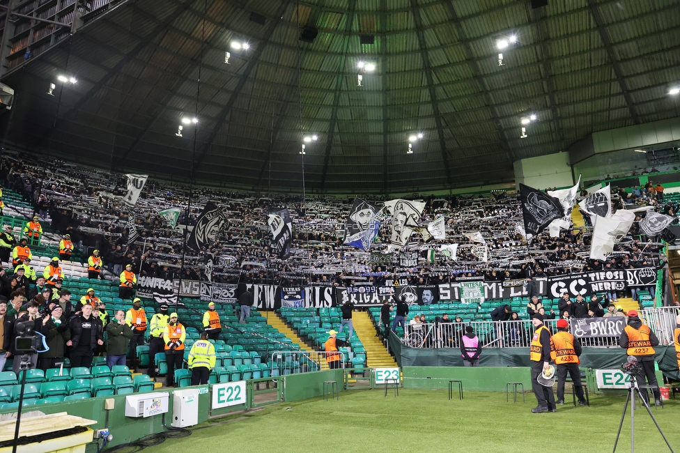 Celtic Glasgow - Sturm Graz
UEFA Europa League Gruppenphase 3. Spieltag, Celtic Glasgow - SK Sturm Graz, Celtic Park Glasgow, 23.10.2025. 

Foto zeigt Fans von Sturm
