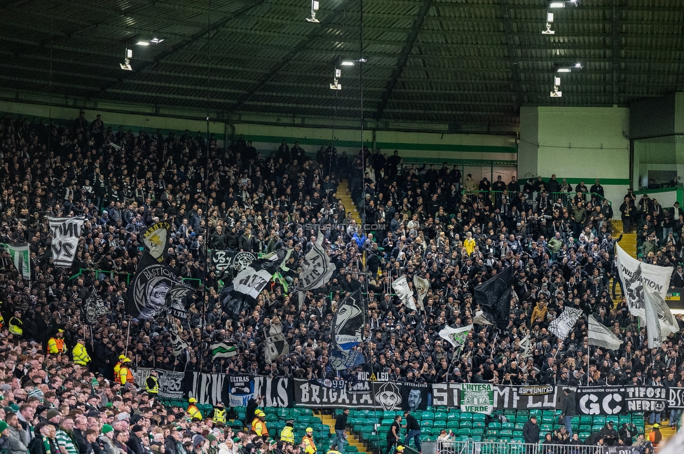 Celtic Glasgow - Sturm Graz
UEFA Europa League Gruppenphase 3. Spieltag, Celtic Glasgow - SK Sturm Graz, Celtic Park Glasgow, 23.10.2025. 

Foto zeigt Fans von Sturm
