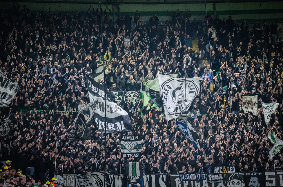 Celtic Glasgow - Sturm Graz
UEFA Europa League Gruppenphase 3. Spieltag, Celtic Glasgow - SK Sturm Graz, Celtic Park Glasgow, 23.10.2025. 

Foto zeigt Fans von Sturm
