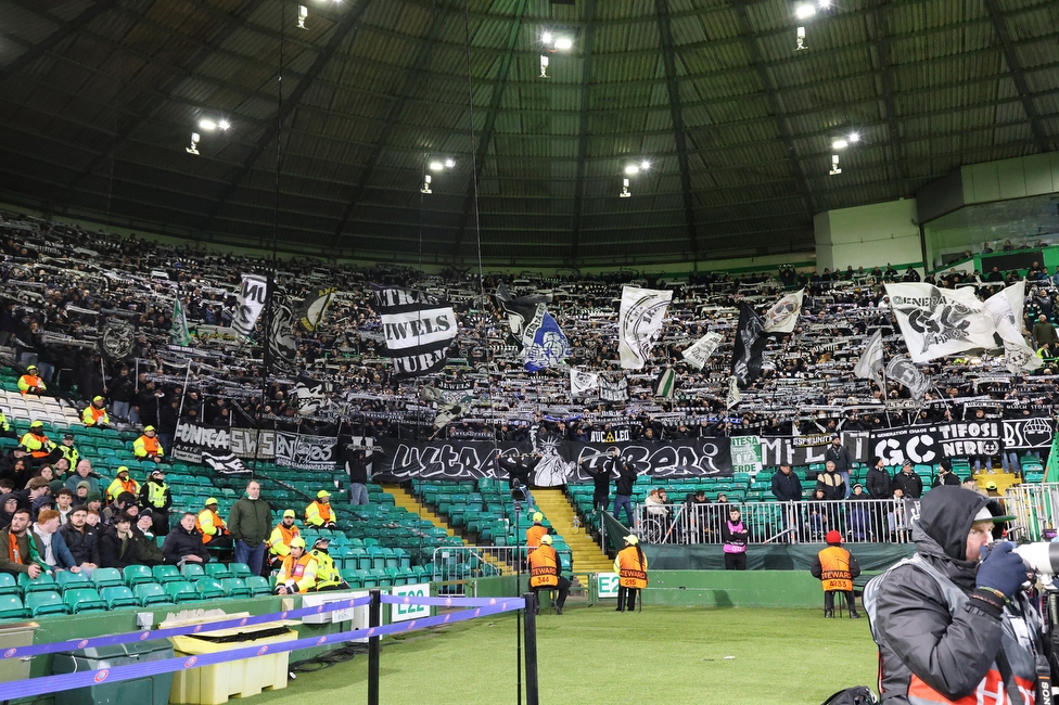 Celtic Glasgow - Sturm Graz
UEFA Europa League Gruppenphase 3. Spieltag, Celtic Glasgow - SK Sturm Graz, Celtic Park Glasgow, 23.10.2025. 

Foto zeigt Fans von Sturm
Schlüsselwörter: schals